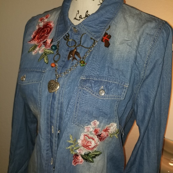 Women's XL Embroidery Long Sleeve Top - Picture 2 of 5